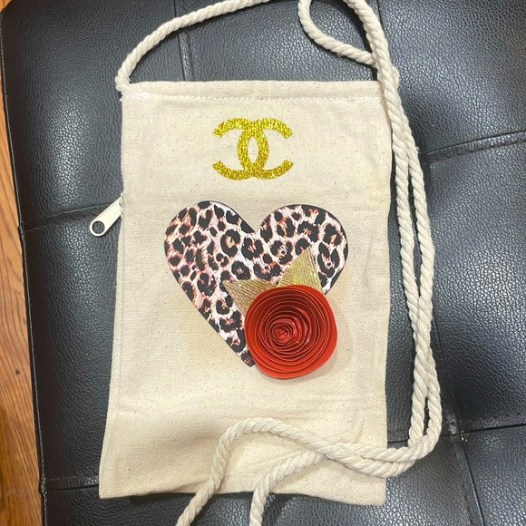 Rockin Hot Originals Handbags - ❌GIFTED❌Rockin Hot Originals handcrafted and hand painted sparkly embellishments
